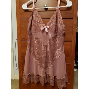 Intimate lingerie top and g-string